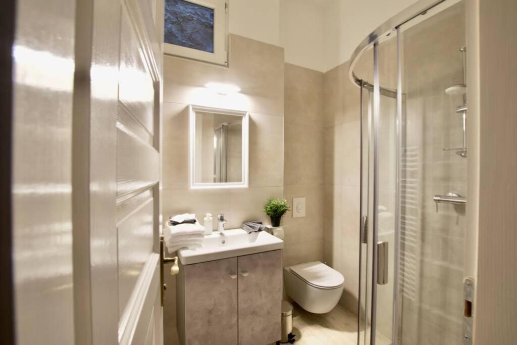 Premium Apartment By Hi5 - Astoria 4 Bedroom Budapest Esterno foto