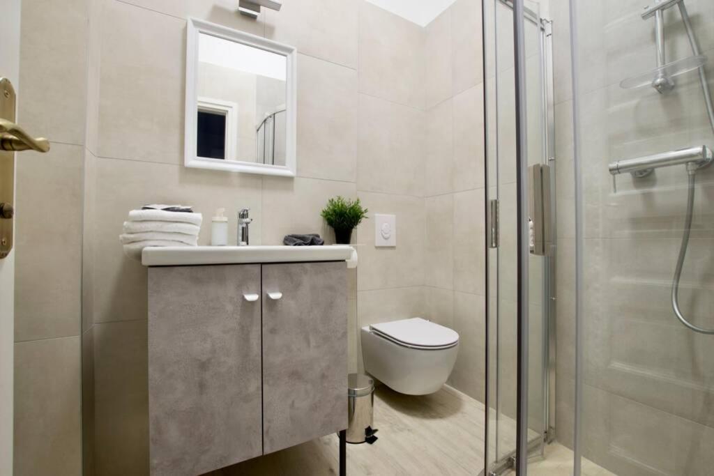 Premium Apartment By Hi5 - Astoria 4 Bedroom Budapest Esterno foto