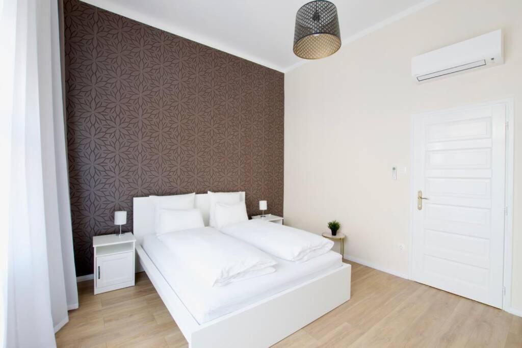 Premium Apartment By Hi5 - Astoria 4 Bedroom Budapest Esterno foto
