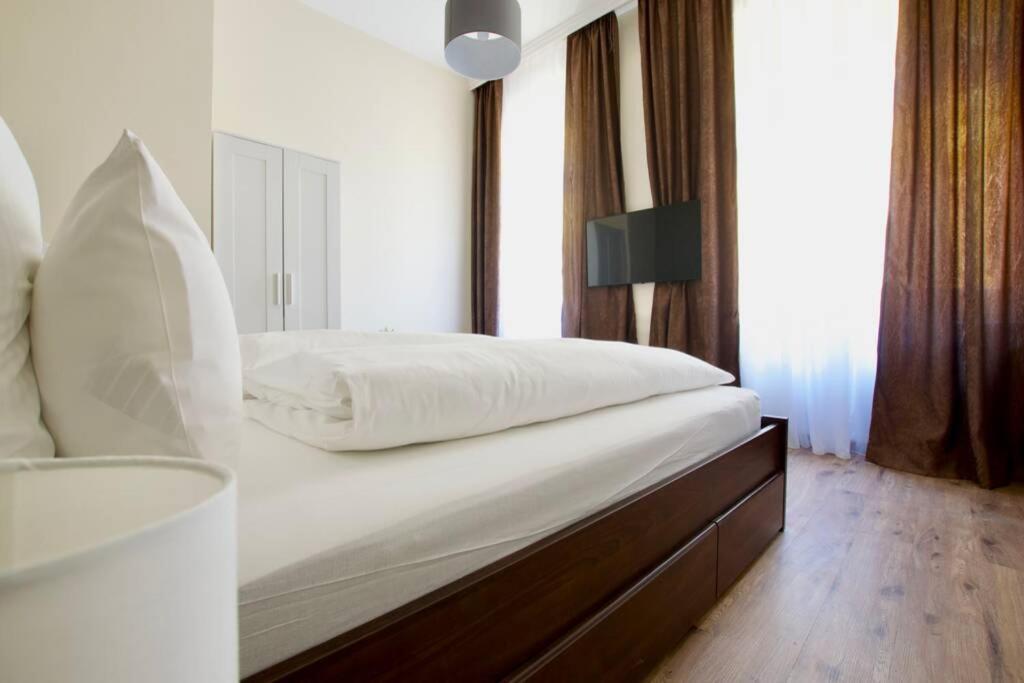 Premium Apartment By Hi5 - Astoria 4 Bedroom Budapest Esterno foto