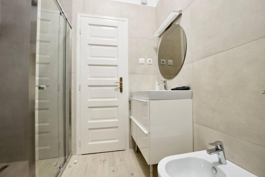 Premium Apartment By Hi5 - Astoria 4 Bedroom Budapest Esterno foto