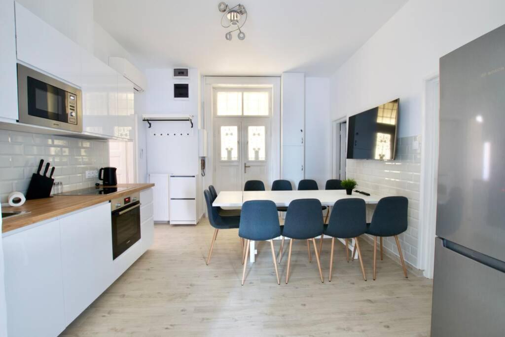 Premium Apartment By Hi5 - Astoria 4 Bedroom Budapest Esterno foto