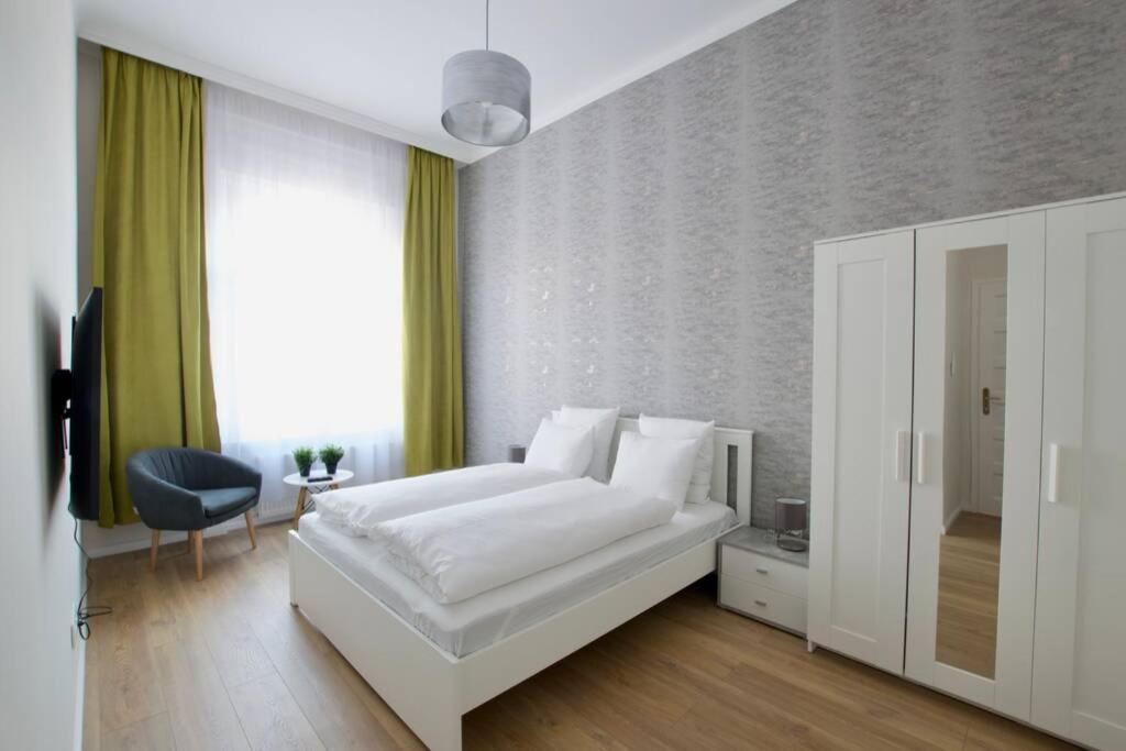 Premium Apartment By Hi5 - Astoria 4 Bedroom Budapest Esterno foto