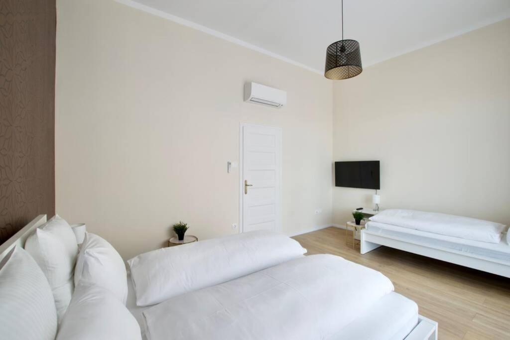 Premium Apartment By Hi5 - Astoria 4 Bedroom Budapest Esterno foto