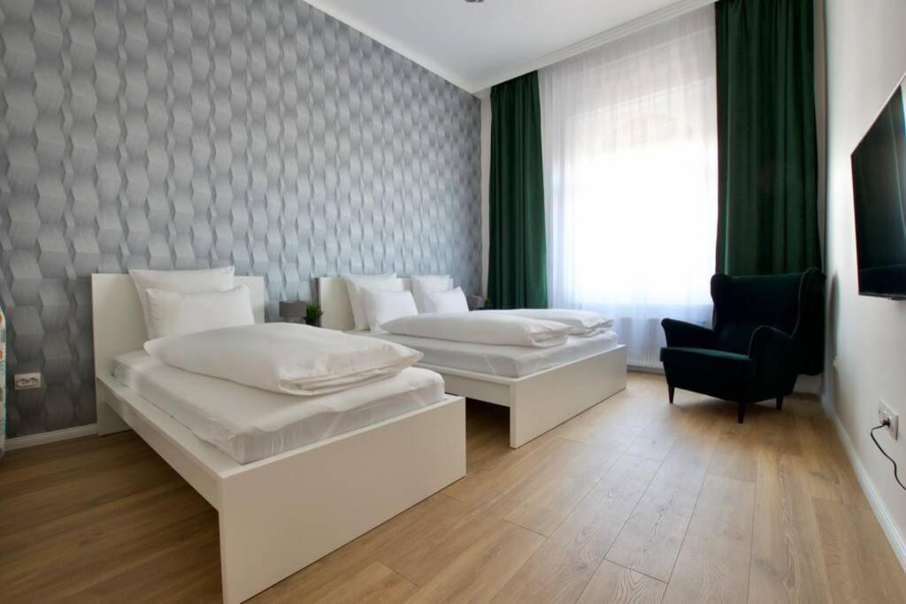 Premium Apartment By Hi5 - Astoria 4 Bedroom Budapest Esterno foto